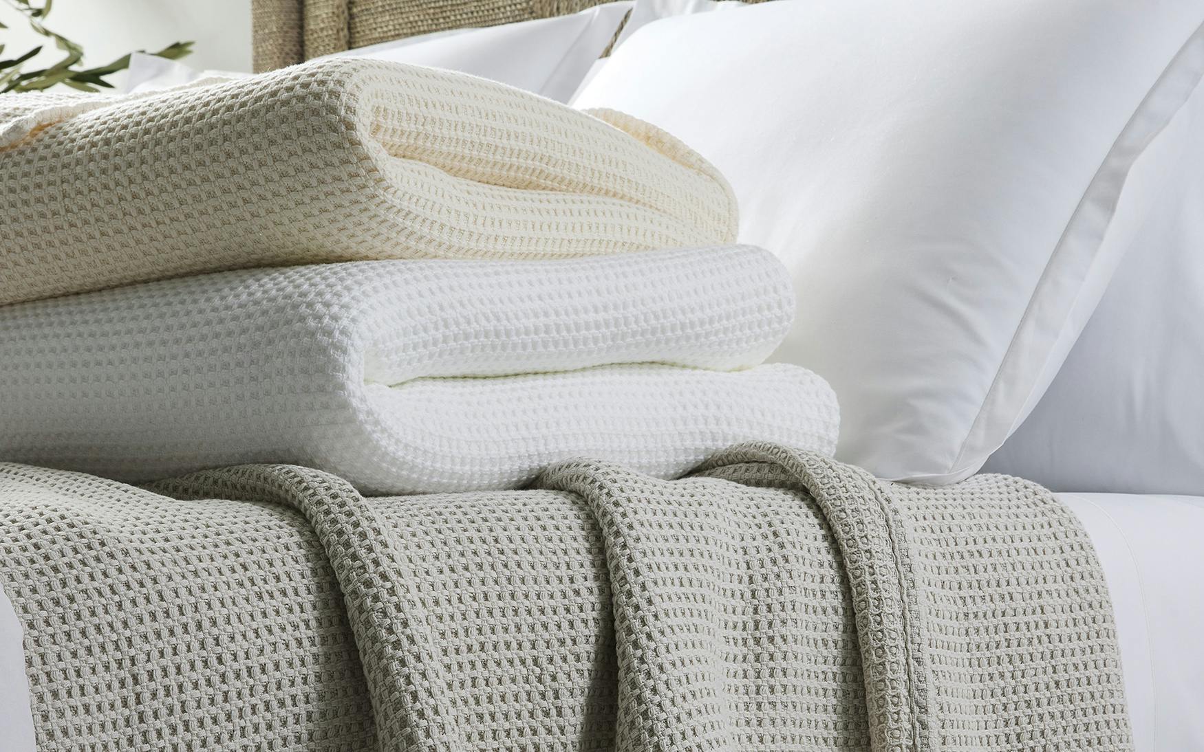 Luxury 100% Cotton Thermal Waffle-Weave Blanket w/ 2-inch White