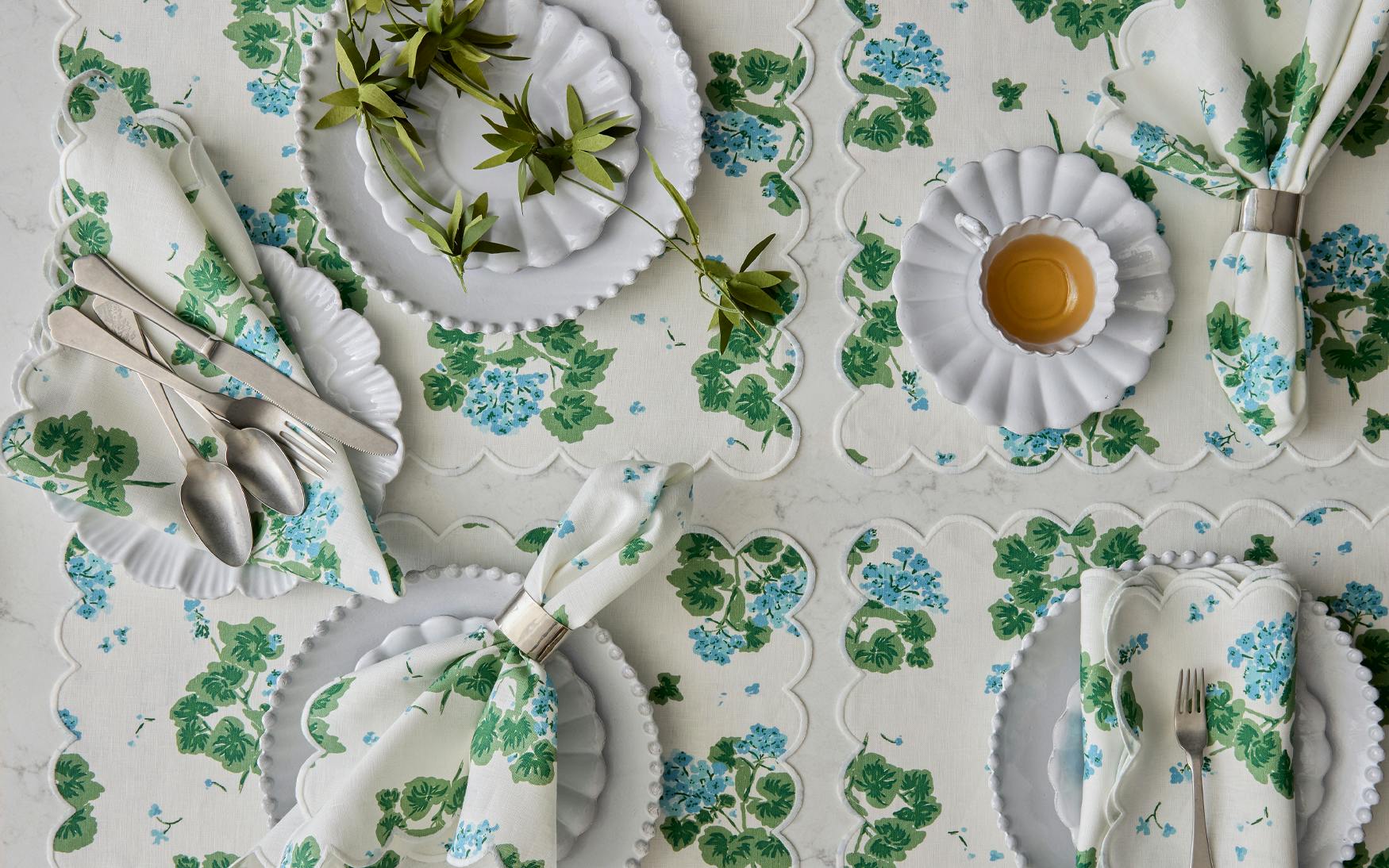 Geranium Linen Tablecloth | Matouk Luxury Linens