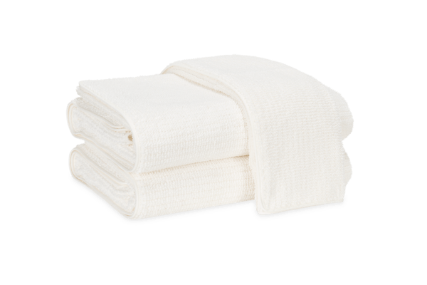 Set Of 2 Details about   Matouk Seville Bath Towels 30" x 56" Linen NEW!! 