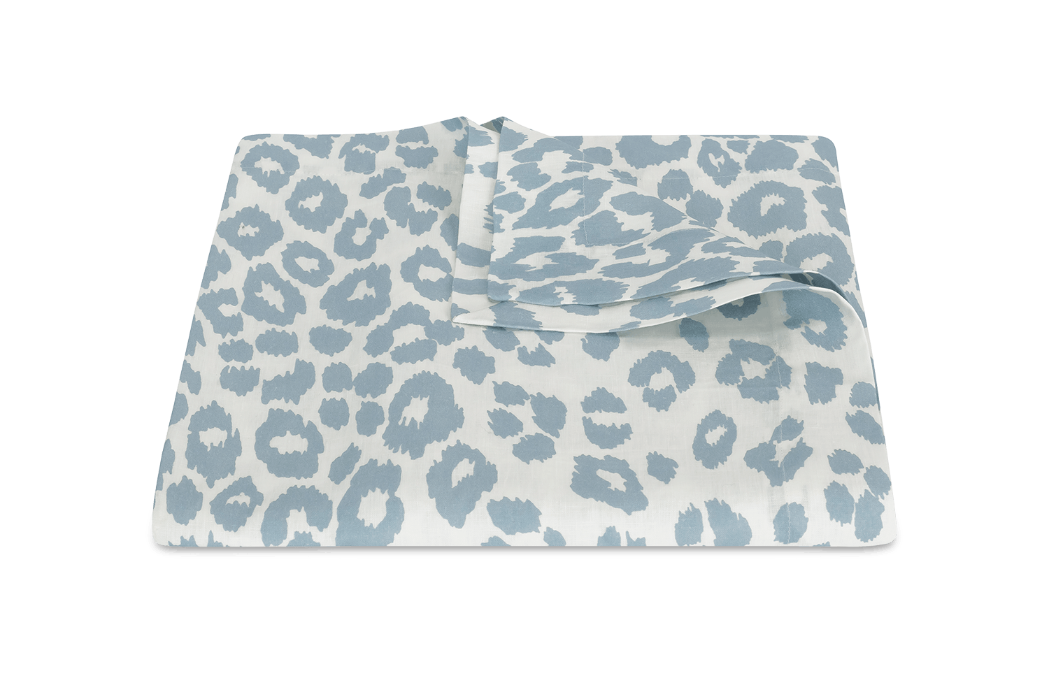 https://matouk-website.imgix.net/spree/products/10533/original/Iconic_Leopard_tablecloth_Sky_01.png?1663099037?auto=format