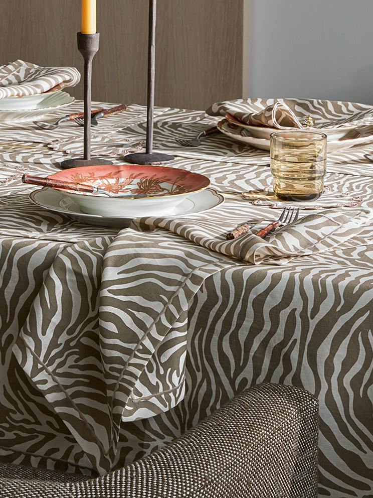 Regine Cocktail Napkin - set of 4 | Matouk Luxury Linens