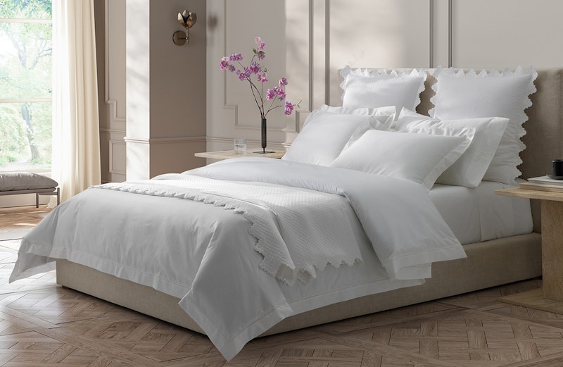 What Color Sheets Go With White Comforter: Stylish Choices